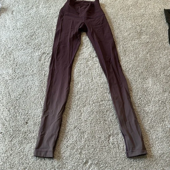 Lululemon Wunder Under size purple gently worn